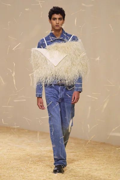 Look 25